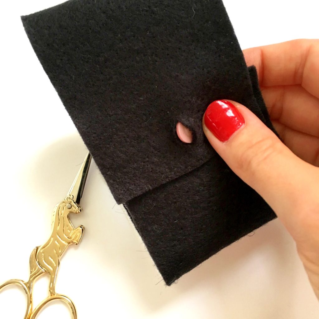 button-on-felt-and-scissors